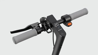 Elektrická koloběžka Xiaomi Mi Electric Scooter Essential - 3