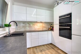 Sympatický bungalov 4+kk s moderním designem - 3 ložnice, te - 3