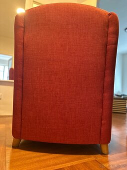 Červené křeslo IKEA - 3