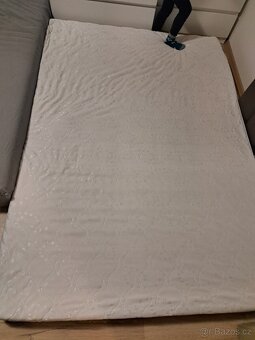 Dřevěná postel IKEA 140x200 cm - 3