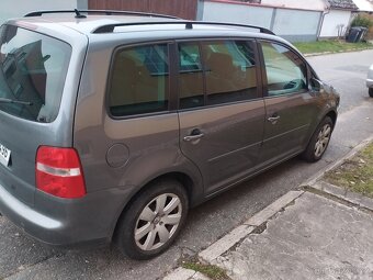 VW Touran  sedmimístný - 3