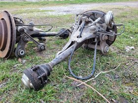BMW E39 zadní náprava, těhlice, brzdič, poloosa - 3