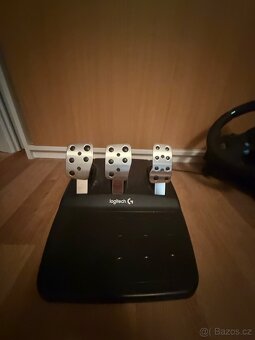 Logitech g29 s pedály a řadící pákou  - 3