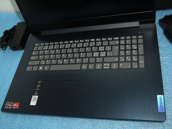 Lenovo IdeaPad 3 17.3“ FULL IPS Ryzen 5 5500 16GB 512GB Vega - 3