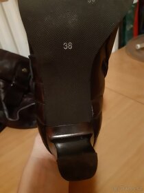 Hnědé kožené kozacky 38 BAŤA - 3