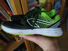 Dívčí sportovní boty na atletiku, zn. Kalenji, vel. 32 - 3