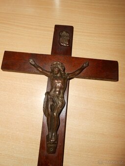 RETRO 2kusy dřevěný ježíš 33,5cm + 8,5cm - cena celkem - 3