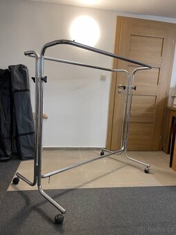 Stojan na oblečení věšák do obchodu - 3