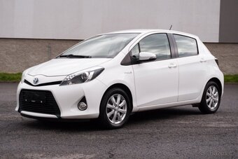 Toyota Yaris 1.5 Hybrid LOUNGE - 3