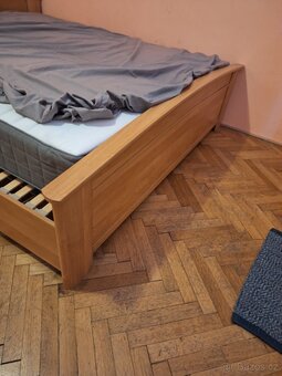 Drevena postel 180×200. - 3
