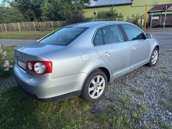 VW Jetta 1.6i 85kw koupeno v CZ Automatická Klima - 3
