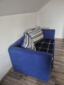 Moderní rozkládací sedačka v modrém provedení - 3