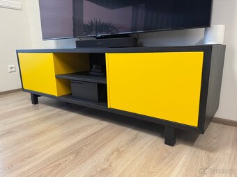 Designová TV skříňka na míru (lak MDF, masiv, Blum) - 3