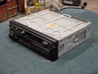 Staré autorádio SANYO - 3