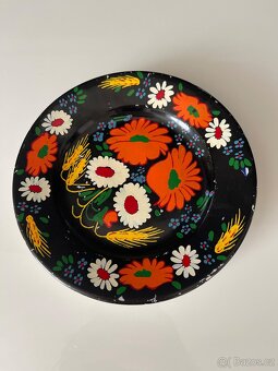 Porcelánový talíř,luční kvítí -značeno - 3
