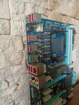 GIGABYTE GA-970A-D3 - AMD 970, socket AM3+ , podpora AMD FX - 3