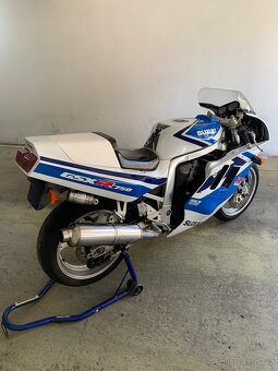 Suzuki GSX-R 750 - 3