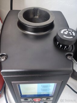 Mlýnek Eureka Atom Specialty 65 + automatický tamper Eureka - 3