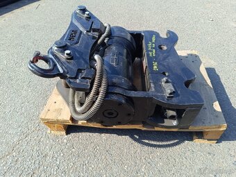 Prodám kompletní powertilt NEKR na JCB (7-8t) - 3