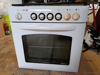 Prodám varnou deskou a troubou - 3