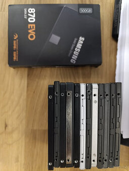 více disků SSD, KINGSTON, SAMSUNG, CRUCIAL, VERTEX - 3