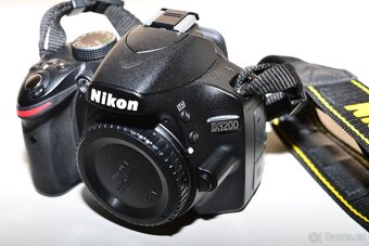 Nikon D3200 + příslušenství - 3