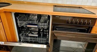 Dubová rustikální kuchyně do U se spotřebiči,4664 - 3