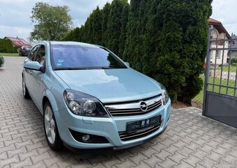 Opel Astra 1,8i Panorama Top stav benzín - 3