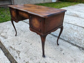 Prostorový psací stůl v ořechové kořenici - 3