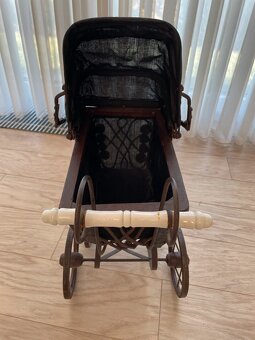 Starožitný proutěný kočárek pro panenky 🧸 loukoťková kola - 3