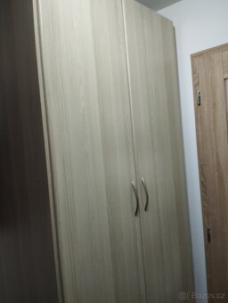 Šatní skříň, 3 police, tyč na ramínka - 3