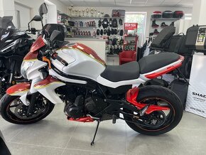 KAWASAKI ER-6 - 3