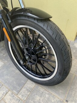 Moto Guzzi V9 Roamer - 3