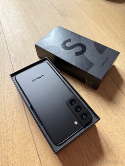 Samsung Galaxy S22 128GB cerný - 3