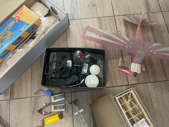 Letadla a vrtulník + nabíječka Raytronic C12 + balza - 3
