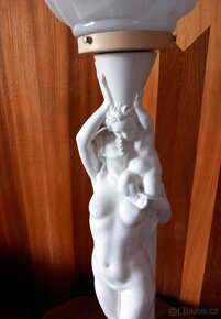 Stolní lampa ve tvaru Venuše s dítětem - 3