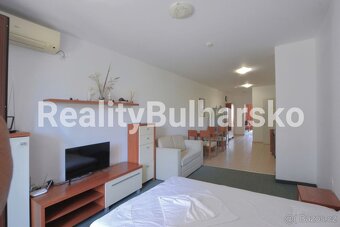Prostorný zařízený apartmán 2+kk s výhledem na moře – Aheloy - 3