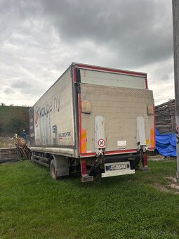 IVECO EUROCARGO 180E28 185 kW – plachta s hydraulickým čelem - 3