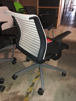 Zasedací Steelcase Think - 3