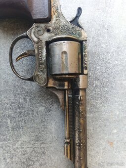 Stará dětská pistol na kapsle(revolver). - 3