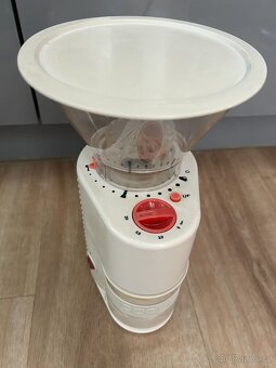 Mlýnek na kávu BODUM - 3