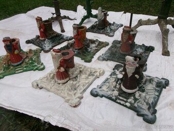 prodám vánoční stojany a různé staré kuchyňské vybavení. Cen - 3