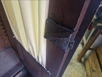 Dřevěná skříň s policemi, stará práce - 3