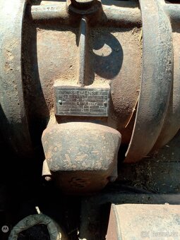 Prodám starý elektromotor Siemens - 3