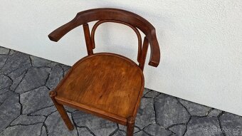 Celodřevěné křeslo po renovaci - 3