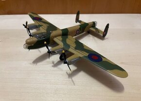Létající pevnosti - modely letadel (1:144,1:200) - 3