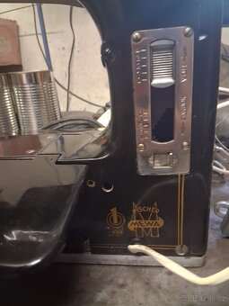 Sběratelský kufříkový šicí stroj NDR - 3