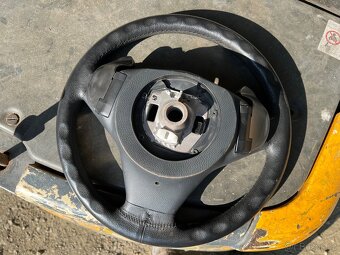BMW E60 volant s padly - 3