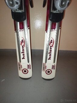Dámské carvingové sjezdové lyže zn. Atomic - 3
