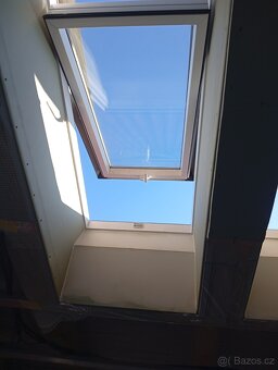Střešní okna plastová 68x118cm - 3